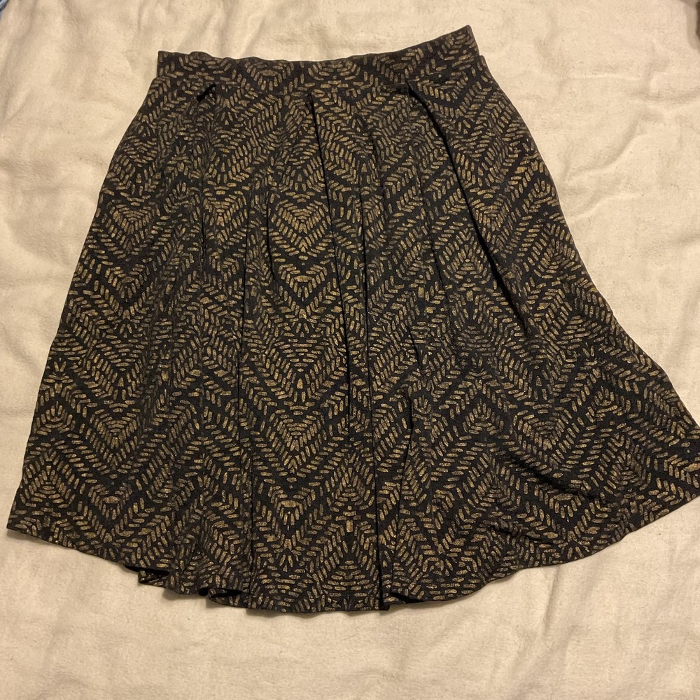 LuLaRoe Skirt Womens Medium Black‎ Gold Herringbone Pleated A-Line Short Stretch